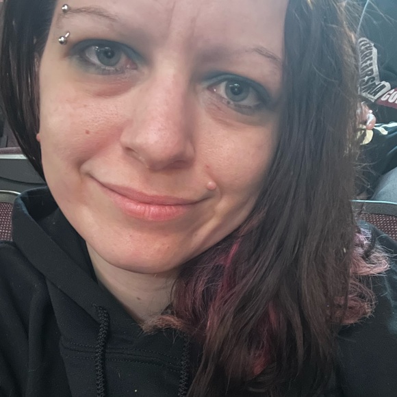 Meet your Posher, Amanda - Picture 1 of 1